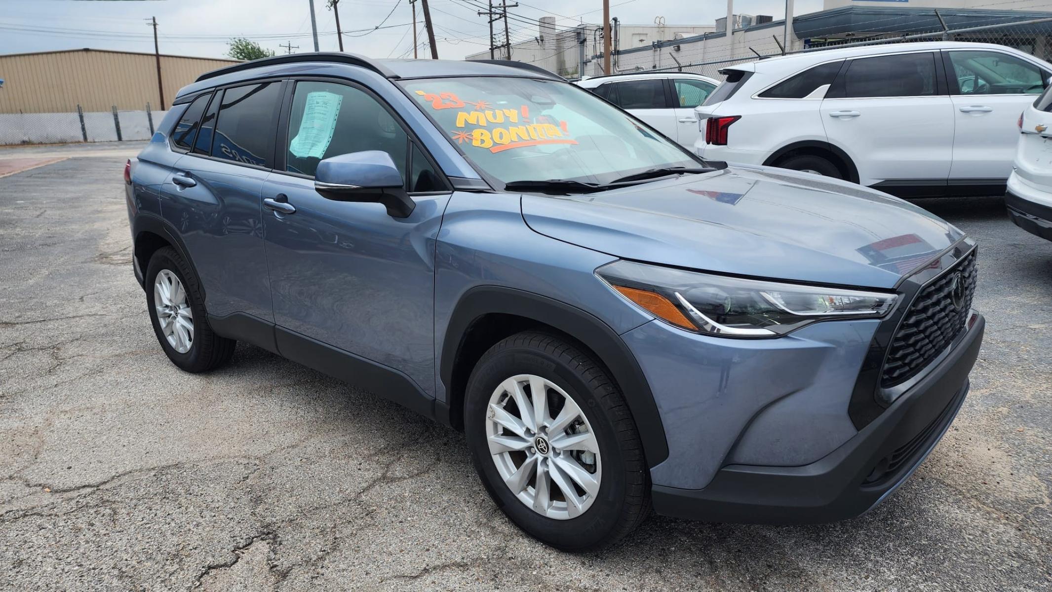 2023 Silver Toyota Corolla Cross LE (7MUCAAAGXPV) with an 2.0L L4 DOHC 16V engine, CVT transmission, located at 1842 Wirt Road, Houston, TX, 77055, (713) 973-3903, 29.805330, -95.484787 - Photo #3